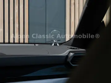 Urus  B&O Massage Carbon Soft Close 22