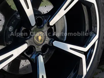 Urus  B&O Massage Carbon Soft Close 22