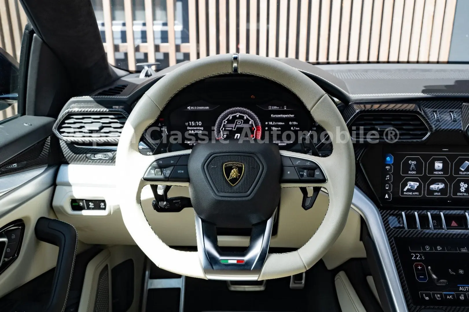 Urus  B&O Massage Carbon Soft Close 22