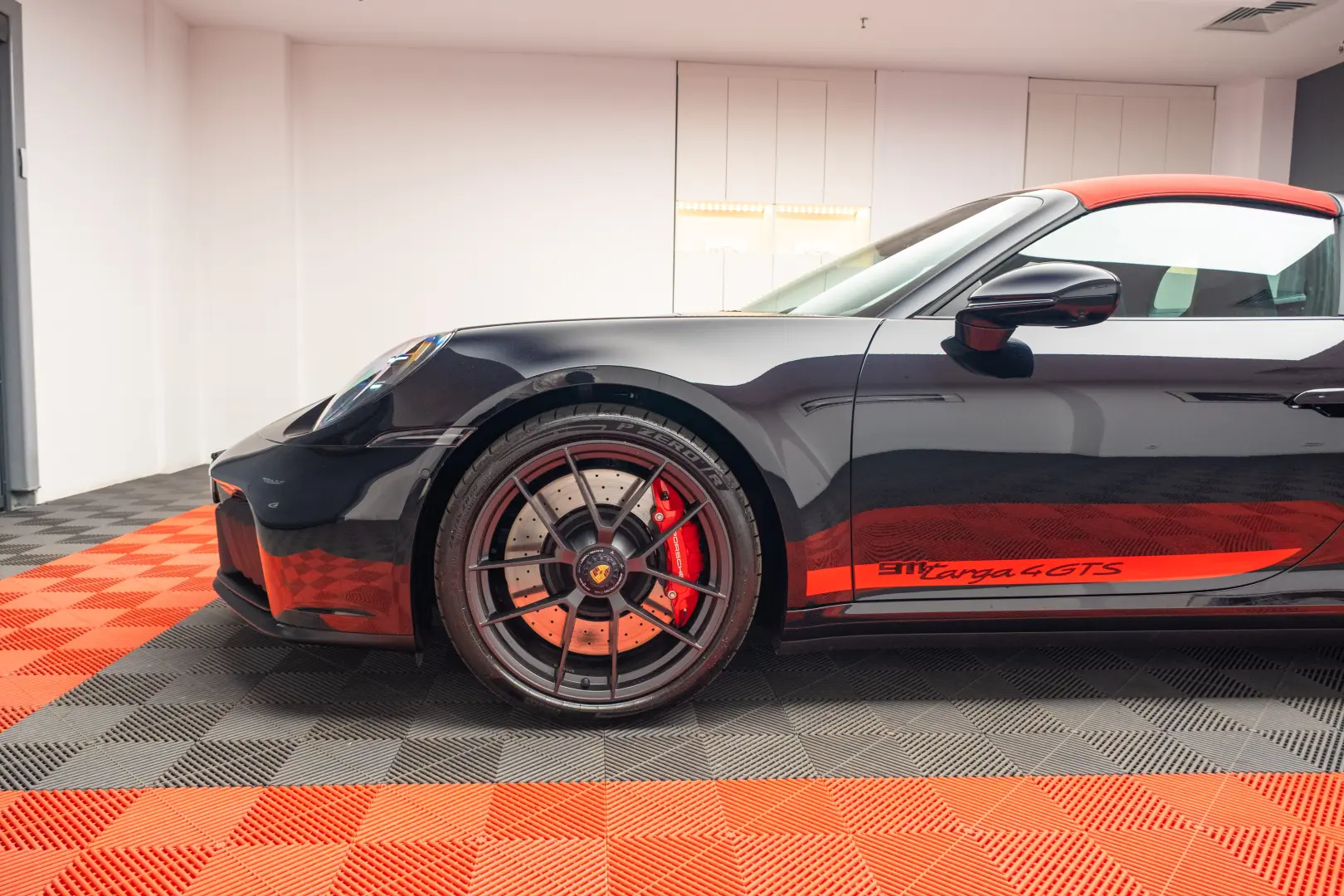 Porsche 992 911 Targa 4 GTS