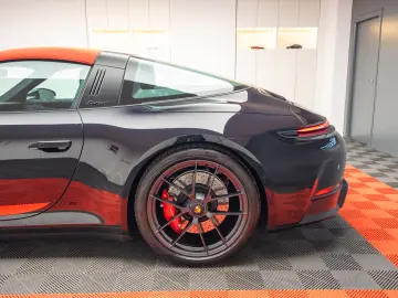 Porsche 992 911 Targa 4 GTS
