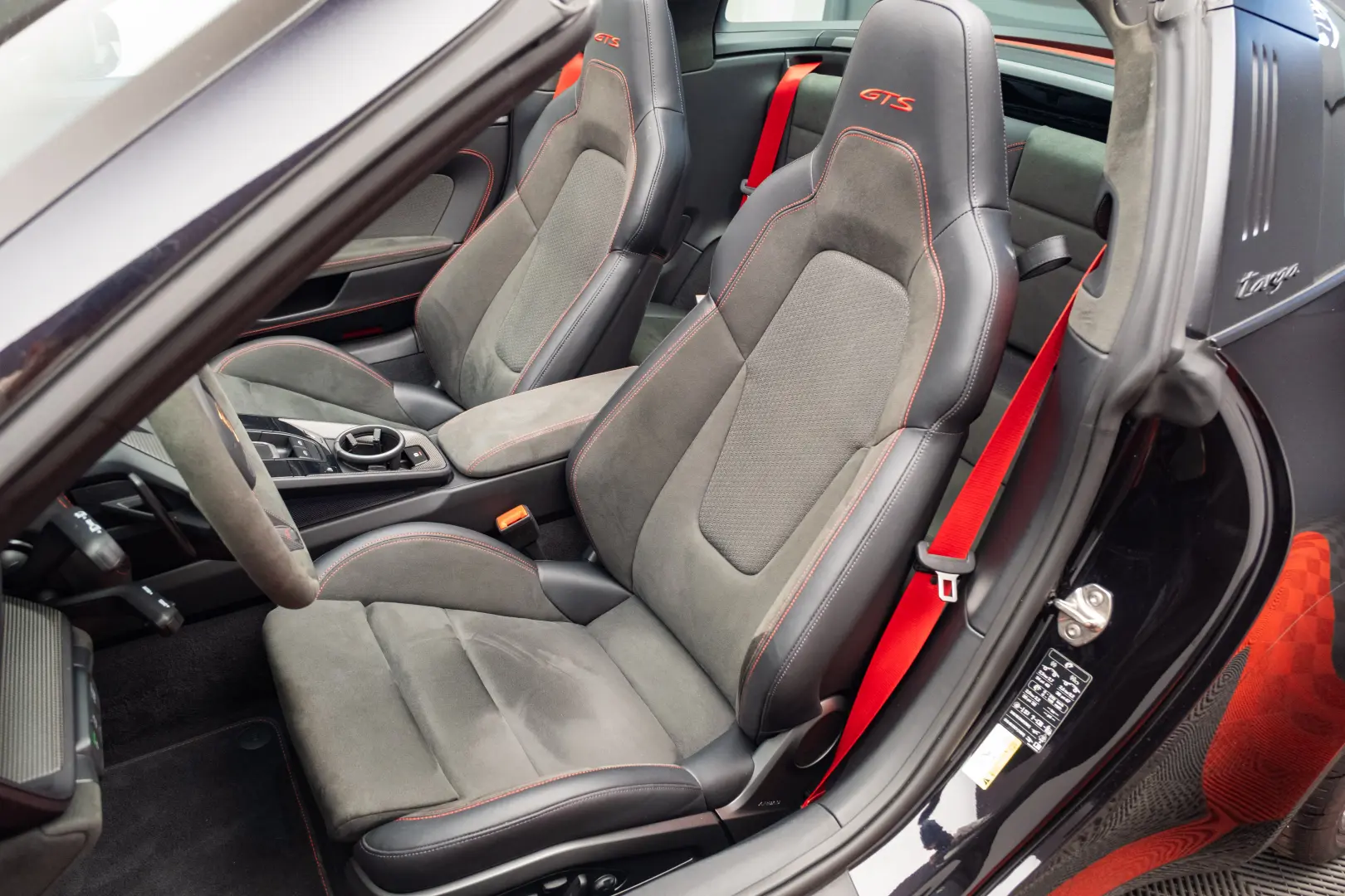 Porsche 992 911 Targa 4 GTS