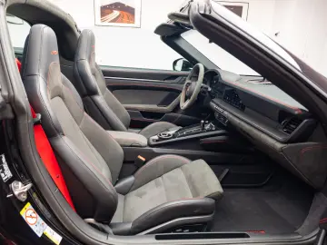 Porsche 992 911 Targa 4 GTS