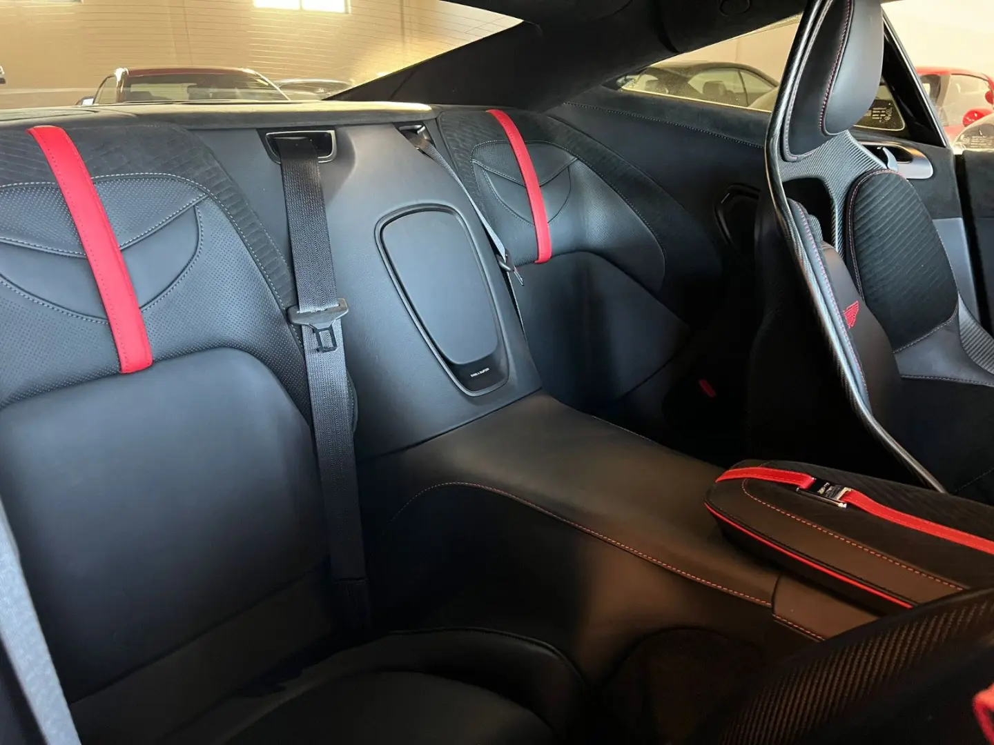 DBS 5.2 V12 770 Ultimate-SONDERMODELL-LEASING-