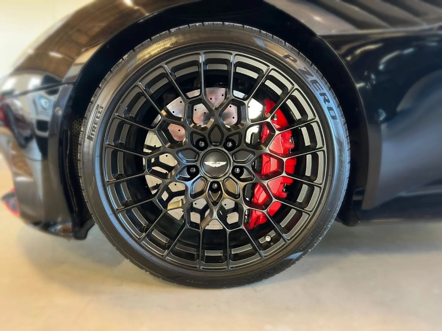 DBS 5.2 V12 770 Ultimate-SONDERMODELL-LEASING-