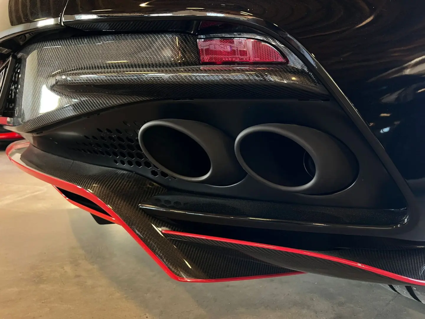 DBS 5.2 V12 770 Ultimate-SONDERMODELL-LEASING-