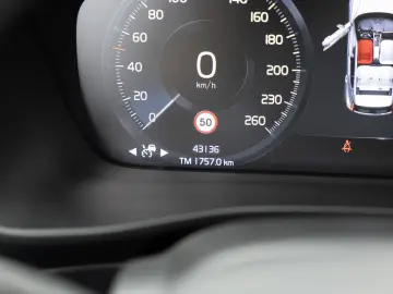 XC40 T4 Recharge DKG Core