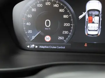 XC40 T4 Recharge DKG Core