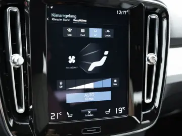 XC40 T4 Recharge DKG Core