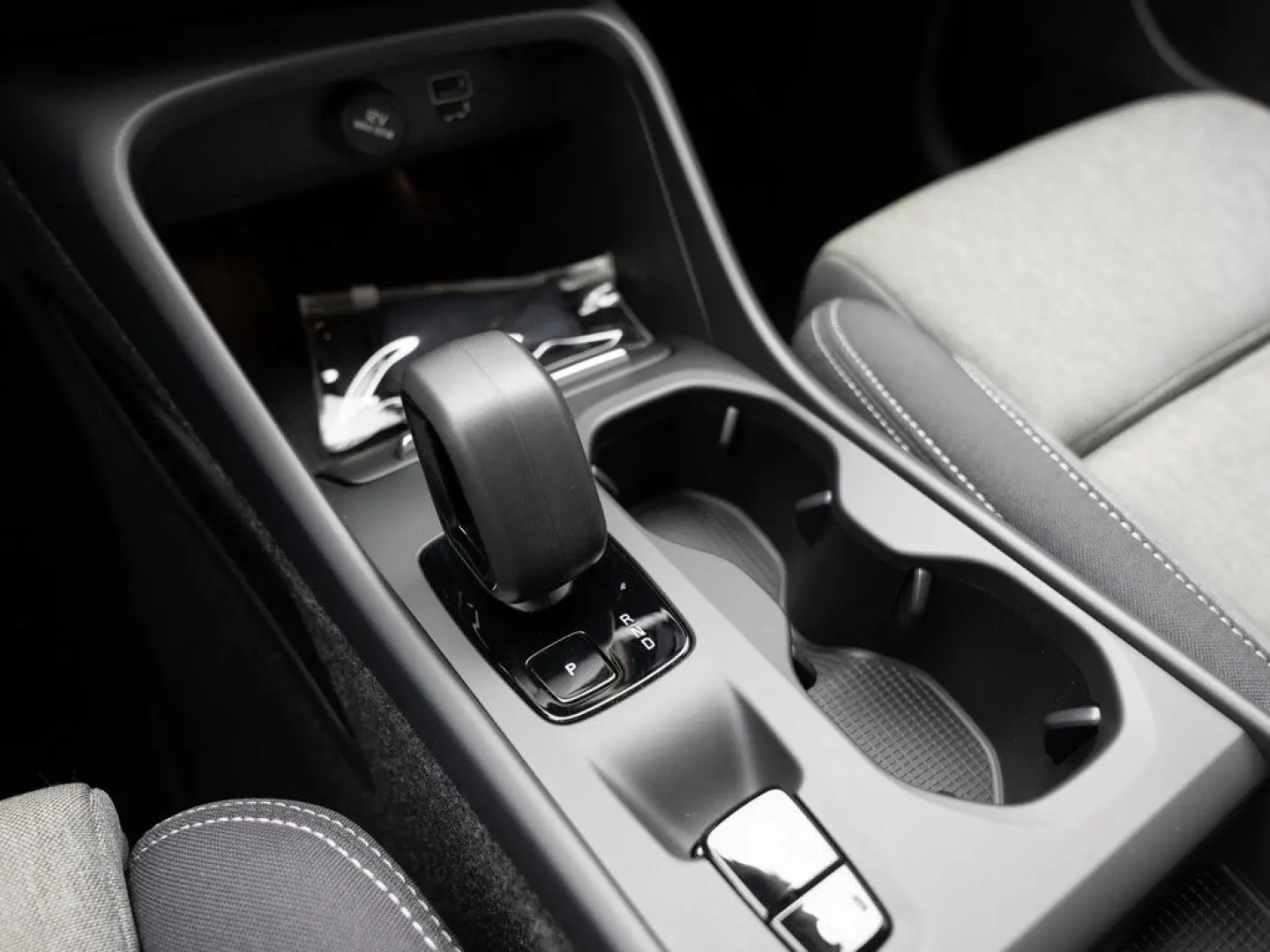 XC40 T4 Recharge DKG Core