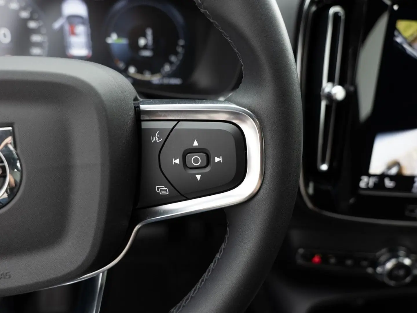 XC40 T4 Recharge DKG Core