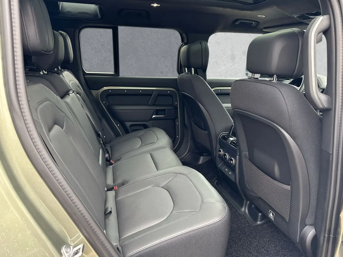 Defender 110 D300 X SHZ/22