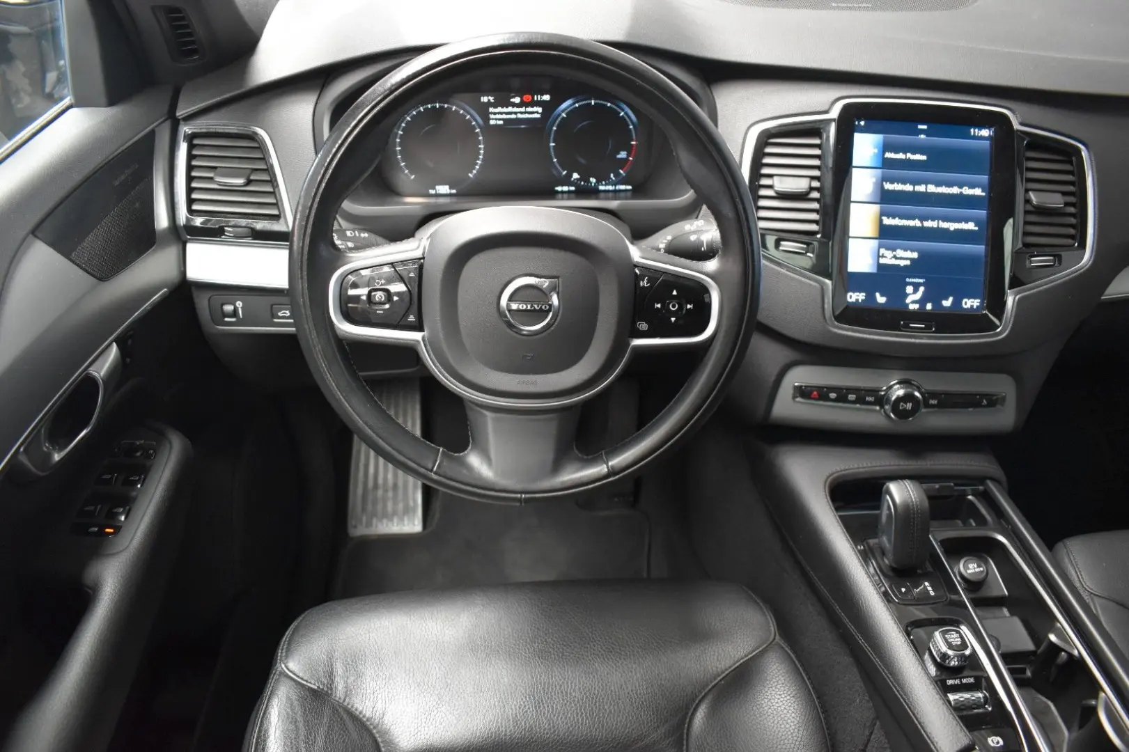 XC90 Momentum Pro AWD*AHK*LEDER*SCHIEBEDACH*LED*