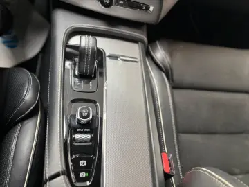 XC90 R Design AWD 360GRAD PANO 7-SITZER XENIUM-P