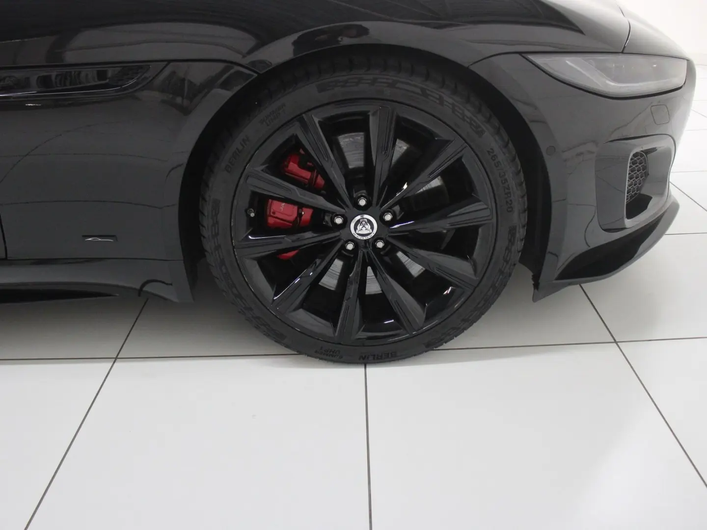 F-Type Coupe P575 AWD Aut. R75 DAB LED RFK PDC