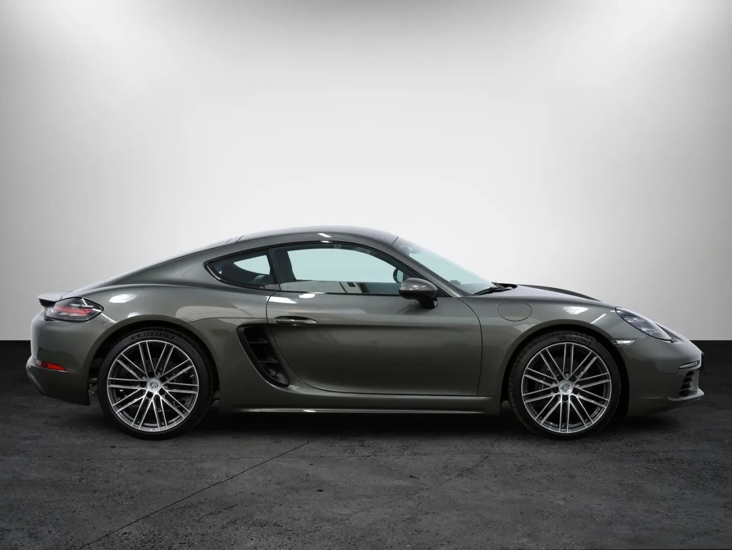 718 Cayman