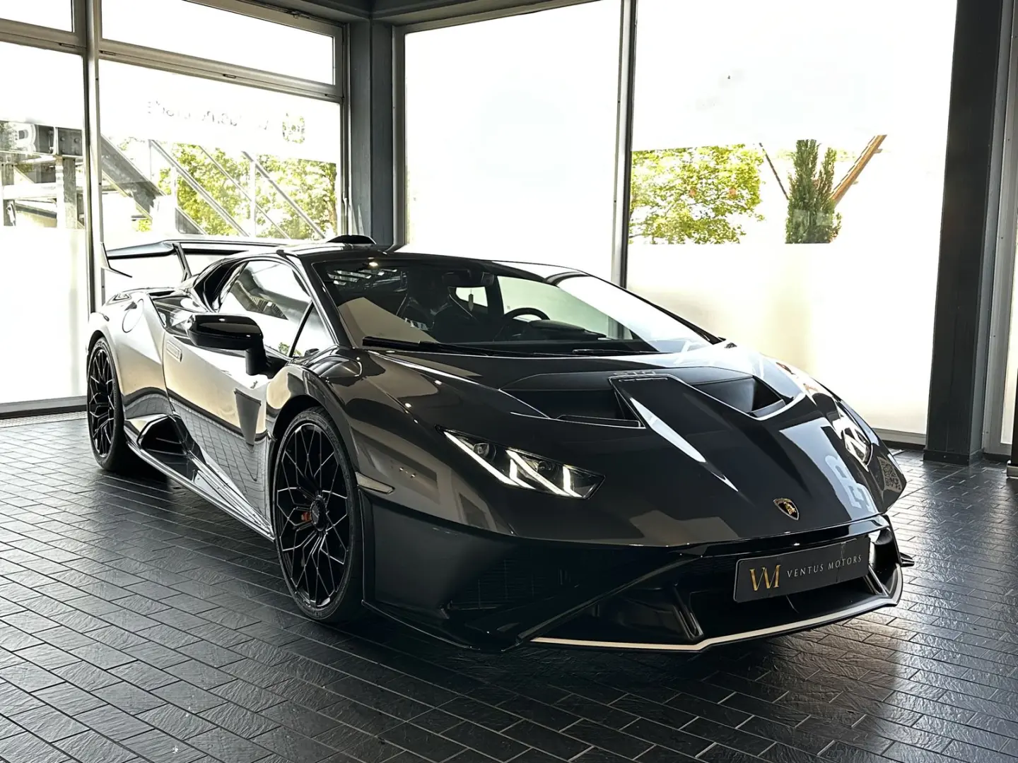 Huracán STO *LIFT*V10*WARRANTY*AKRAPOVIC*