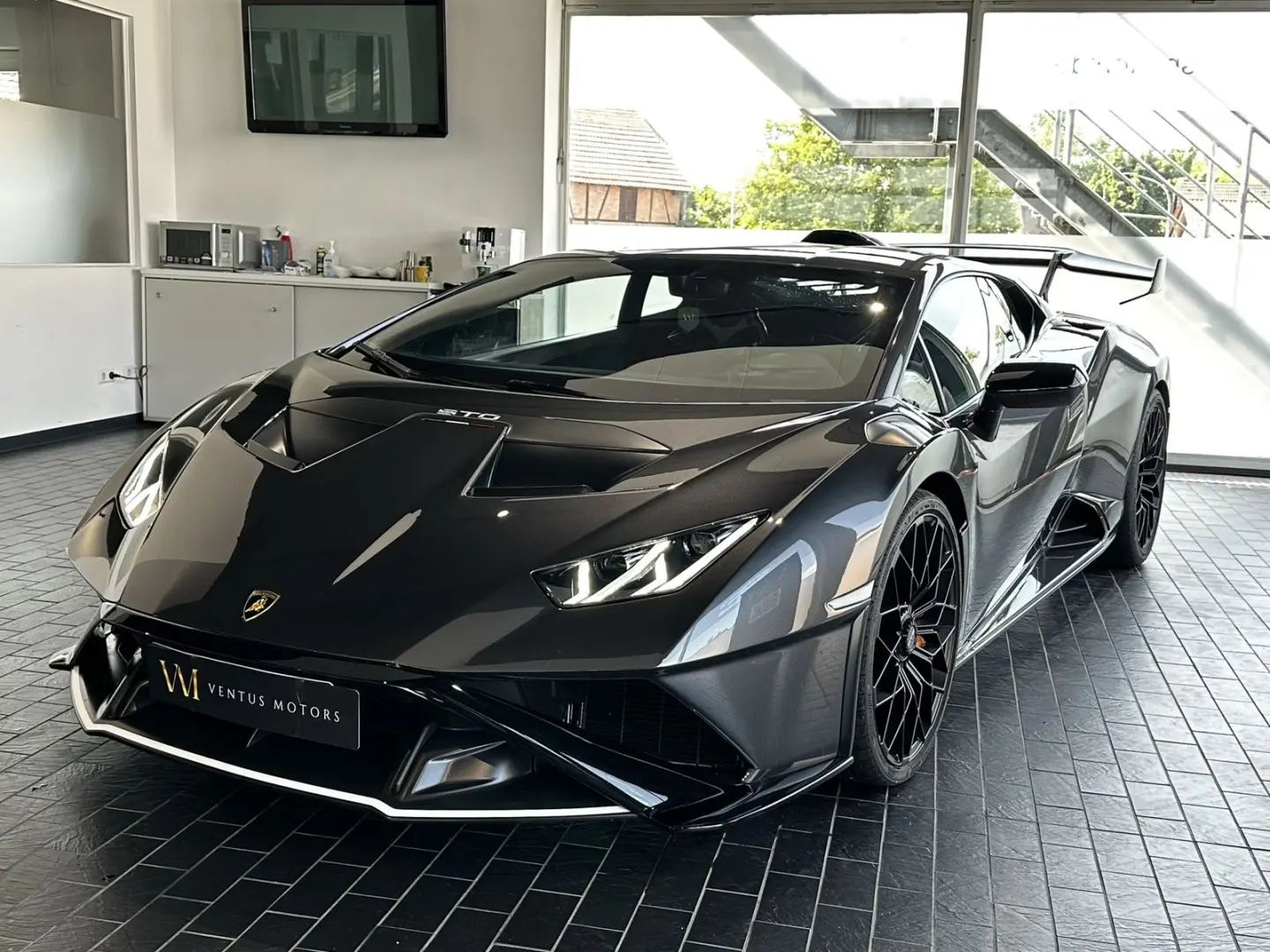 Huracán STO *LIFT*V10*WARRANTY*AKRAPOVIC*