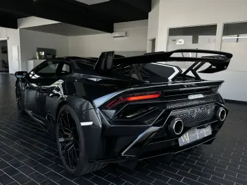 Huracán STO *LIFT*V10*WARRANTY*AKRAPOVIC*