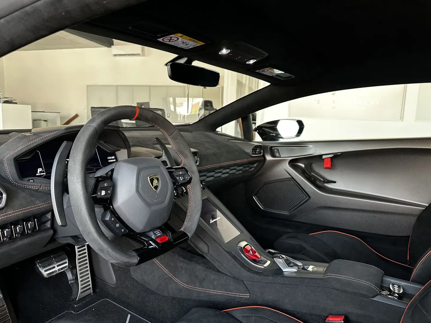 Huracán STO *LIFT*V10*WARRANTY*AKRAPOVIC*