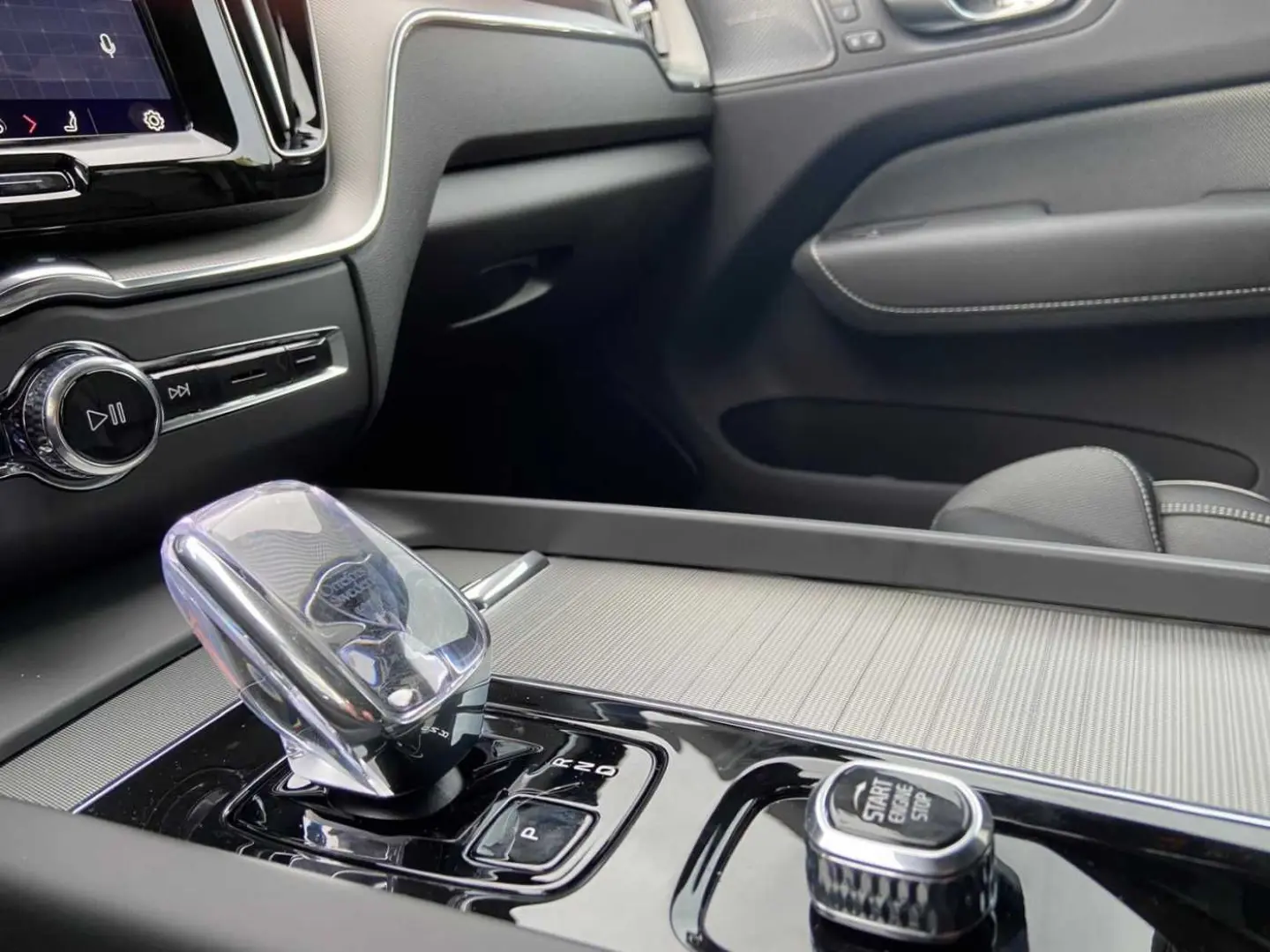 XC60 T6 AWD Plus Plug in Black Ed. Pano 21