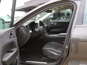 XC60 Momentum Pro 2WD AHK Kamera Harman-Kardon