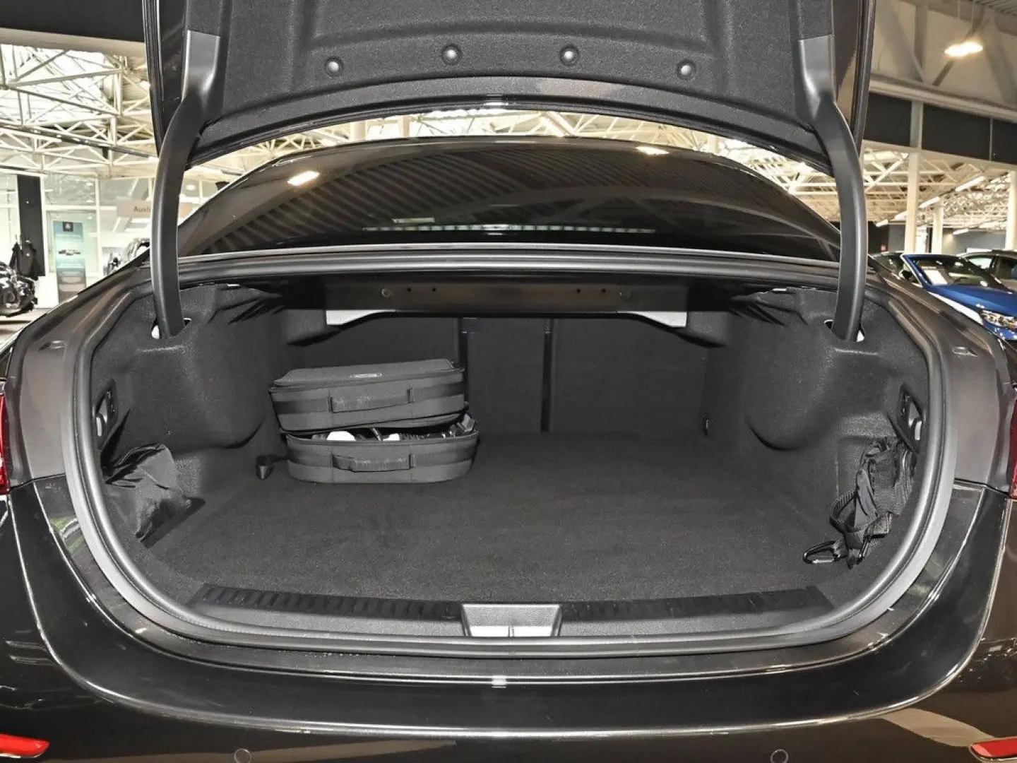 E 300 e AMG Sport Advanced Distr. LED Navi Kamer