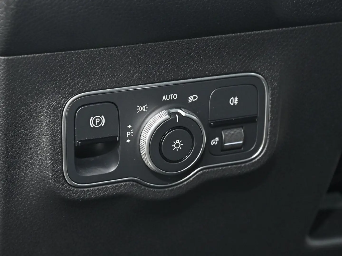 GLB 180 Progressive Advanced AHK LED Pano Navi S