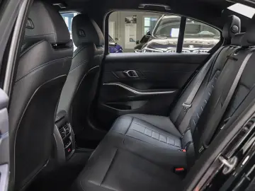 330i xDrive Sport-Aut.///M SPORT/WIDESCREEN/HUD/