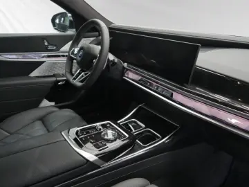 750e xDrive M Sport|SkyLounge|Autobahnass.|B&W