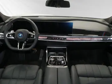 750e xDrive M Sport|SkyLounge|Autobahnass.|B&W