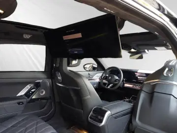 750e xDrive M Sport|SkyLounge|Autobahnass.|B&W