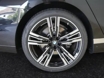 750e xDrive M Sport|SkyLounge|Autobahnass.|B&W