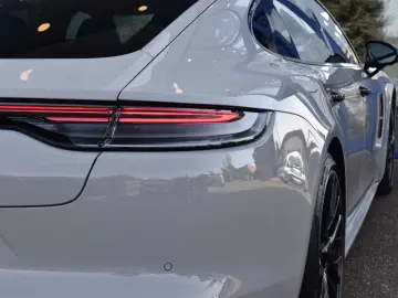 Panamera 4 PHEV Pano Rear Axle 18-way Sport Desi