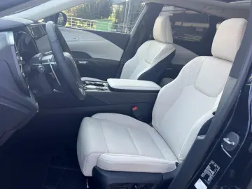LEXUS RX450h + PLUG-IN-HYBRID LUXURY