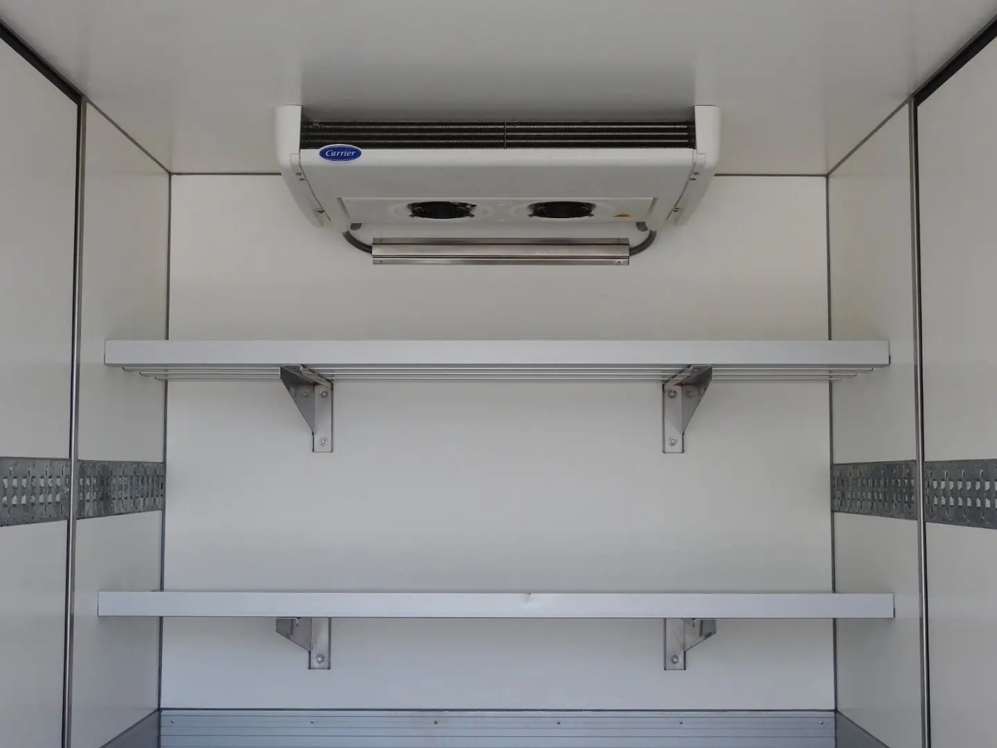 TRANSIT KÜHLKOFFER 0*C STROMVERSORGUNG 230V  A/C