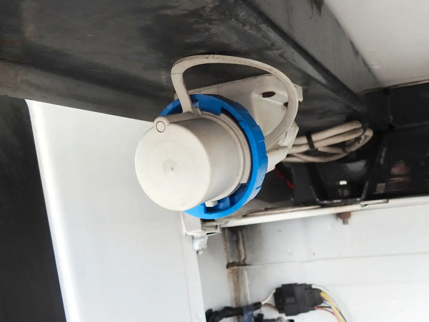 TRANSIT KÜHLKOFFER -10*C STROMVERSORGUNG 230V