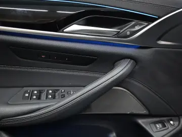 BMW 530e xDrive Touring Aut. Luxury Line