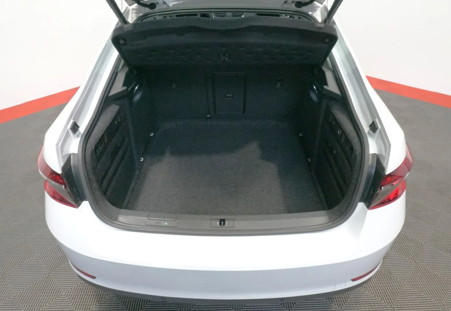 Superb Lim. L&K 2.0 TDI