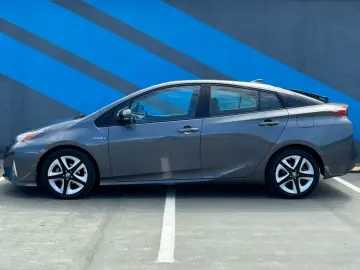 Toyota Prius 1.8 Executive RAR inclus, numere rosii Gratis