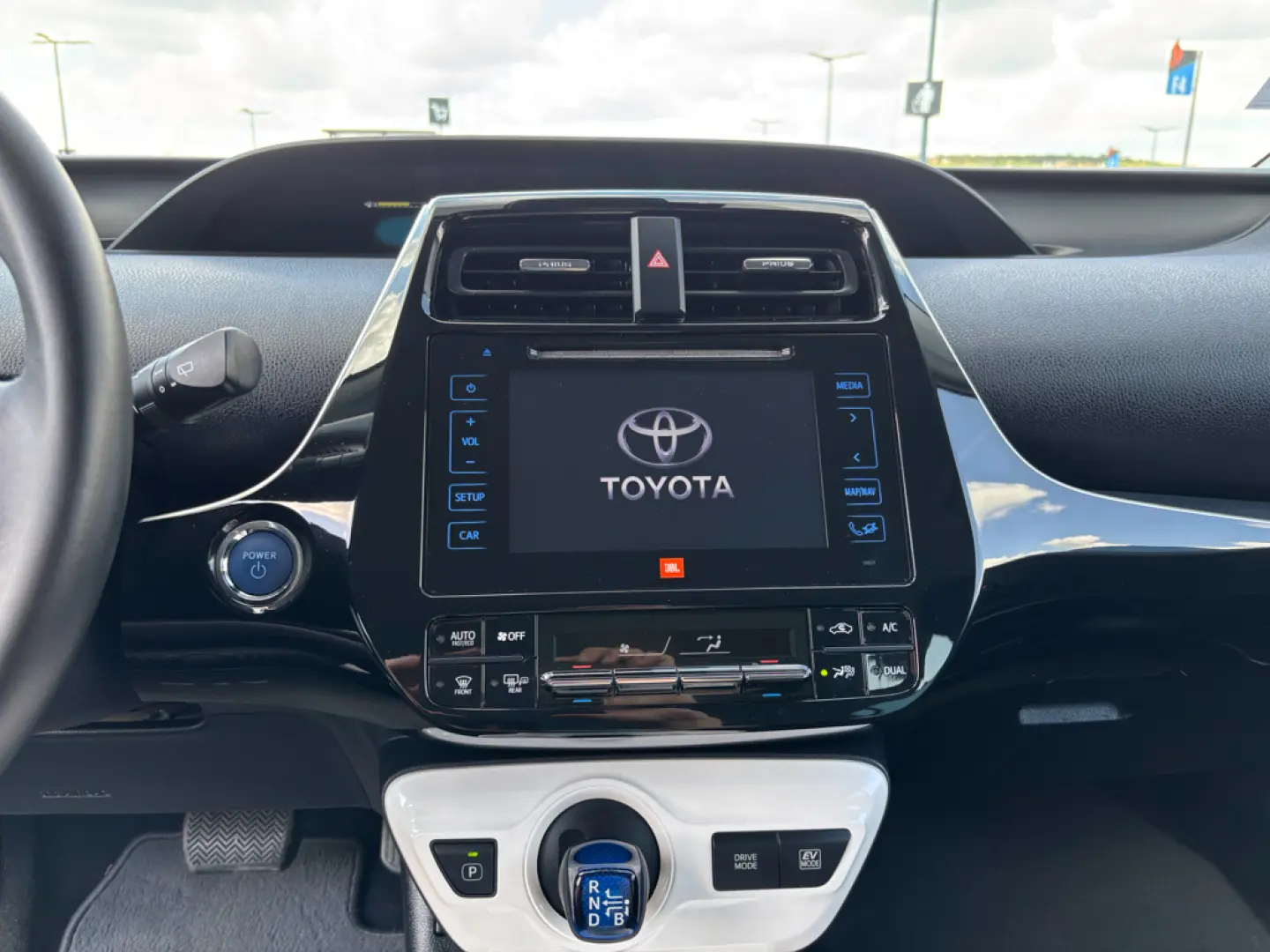 Toyota Prius 1.8 Executive RAR inclus, numere rosii Gratis