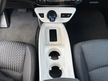 Toyota Prius 1.8 Executive RAR inclus, numere rosii Gratis