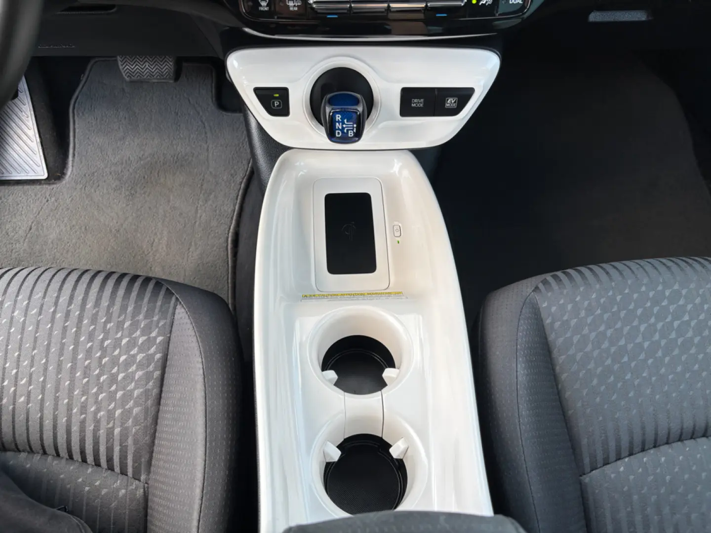 Toyota Prius 1.8 Executive RAR inclus, numere rosii Gratis