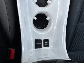 Toyota Prius 1.8 Executive RAR inclus, numere rosii Gratis