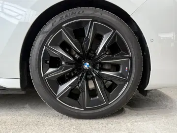 M760e xDrive Lounge Seating Sky Lounge M Perform