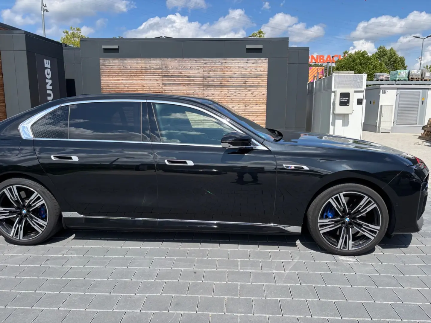 M760 e xDrive Iconic SkyDACH Autobahnassistent
