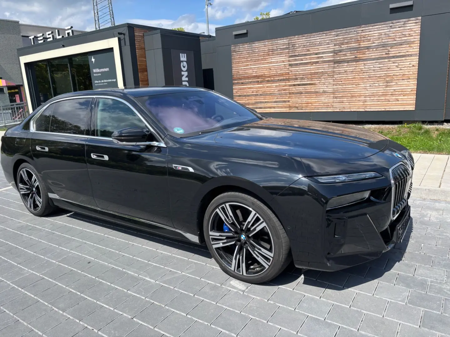 M760 e xDrive Iconic SkyDACH Autobahnassistent