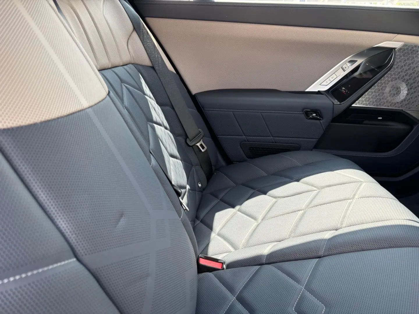 M760 e xDrive Iconic SkyDACH Autobahnassistent