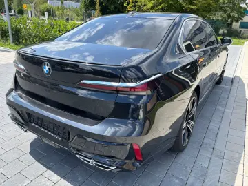 M760 e xDrive Iconic SkyDACH Autobahnassistent
