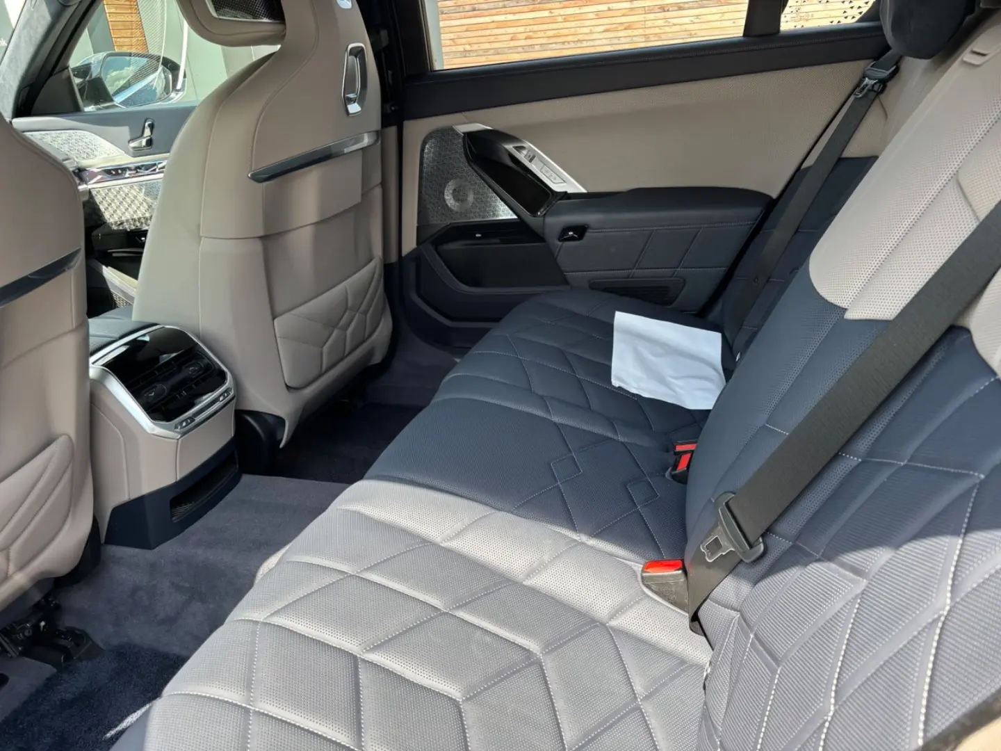 M760 e xDrive Iconic SkyDACH Autobahnassistent